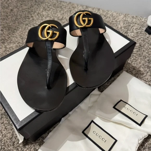 Gucci Black Sandals with Gold Logo - Picture 9 of 12